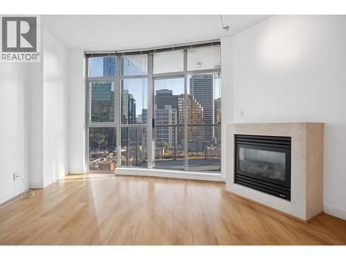 1203 1050 Smithe Street, Vancouver, BC - Indoor Photo Showing Living Room With Fireplace