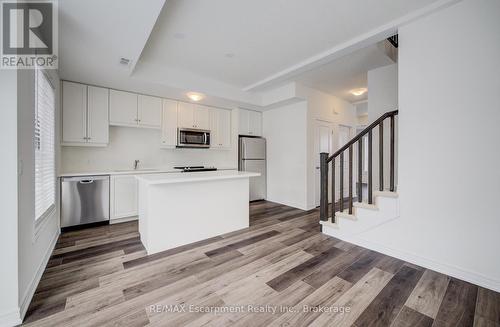 21 - 70 Kenesky Drive N, Hamilton (Waterdown), ON - Indoor Photo Showing Kitchen