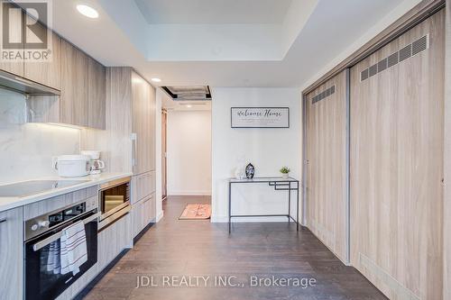 303 - 1 Concord Cityplace Way, Toronto, ON - Indoor