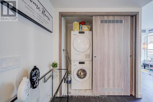 303 - 1 Concord Cityplace Way, Toronto, ON - Indoor Photo Showing Laundry Room