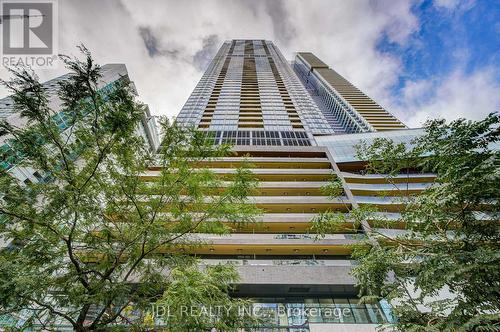 303 - 1 Concord Cityplace Way, Toronto, ON - Outdoor