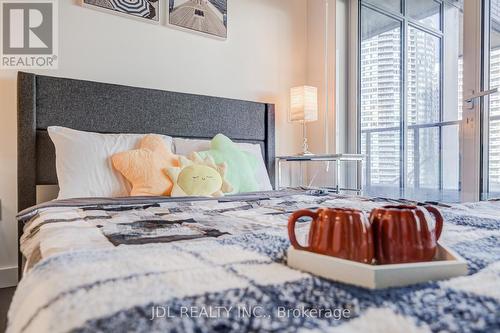 303 - 1 Concord Cityplace Way, Toronto, ON - Indoor Photo Showing Bedroom