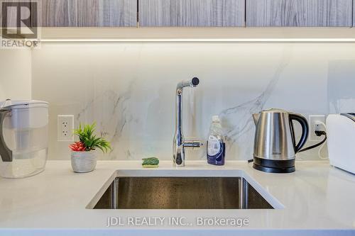 303 - 1 Concord Cityplace Way, Toronto, ON - Indoor Photo Showing Bathroom