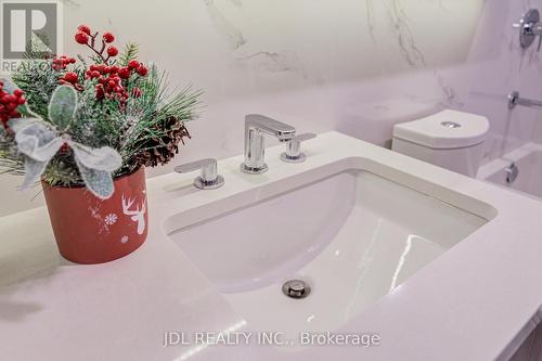 303 - 1 Concord Cityplace Way, Toronto, ON - Indoor Photo Showing Bathroom