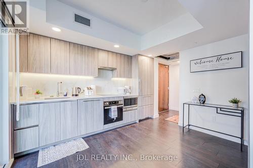 303 - 1 Concord Cityplace Way, Toronto, ON - Indoor Photo Showing Kitchen