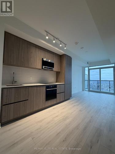 2011S - 110 Broadway Avenue, Toronto, ON - Indoor Photo Showing Kitchen