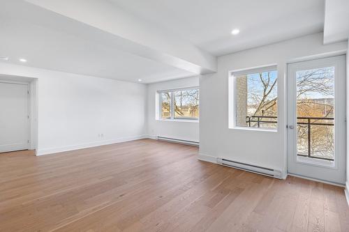 Living room - 306-37 Av. Roosevelt, Mont-Royal, QC - Indoor Photo Showing Other Room