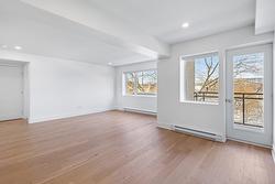 306-37 Av. Roosevelt  Mont-Royal, QC H3R 1Z3