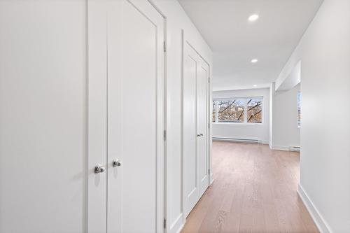 Hall - 306-37 Av. Roosevelt, Mont-Royal, QC - Indoor Photo Showing Other Room