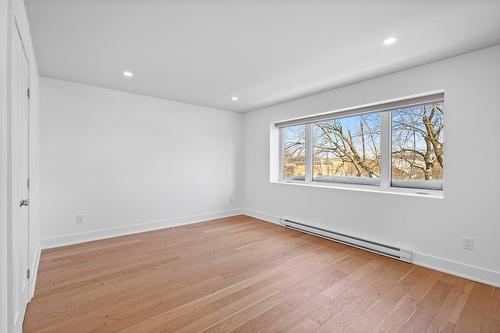 Primary bedroom - 306-37 Av. Roosevelt, Mont-Royal, QC - Indoor Photo Showing Other Room
