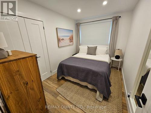 620 Sidney Street, Belleville (Belleville Ward), ON - Indoor Photo Showing Bedroom