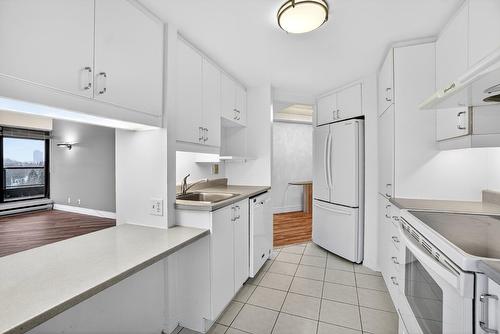 Kitchen - 607-1200 Ch. Du Golf, Montréal (Verdun/Île-Des-Soeurs), QC - Indoor Photo Showing Kitchen