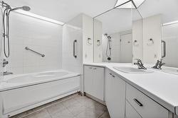 Salle de bains attenante à la CCP - 