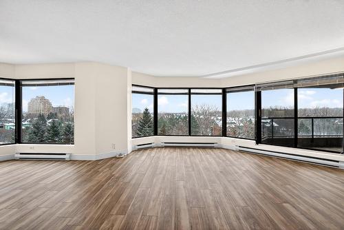 Salon - 607-1200 Ch. Du Golf, Montréal (Verdun/Île-Des-Soeurs), QC - Indoor