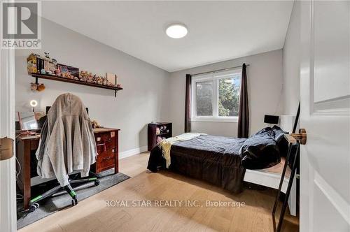 Upper - 119 Waterloo Street, Kitchener, ON - Indoor Photo Showing Bedroom