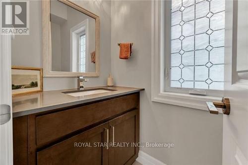 Upper - 119 Waterloo Street, Kitchener, ON - Indoor Photo Showing Bathroom
