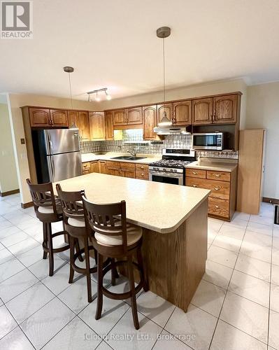 86 Glendale Drive E, Tillsonburg, ON - Indoor Photo Showing Kitchen