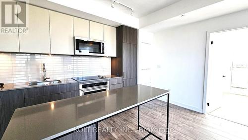 1004 - 220 Missinnihe Way, Mississauga, ON - Indoor Photo Showing Kitchen With Upgraded Kitchen