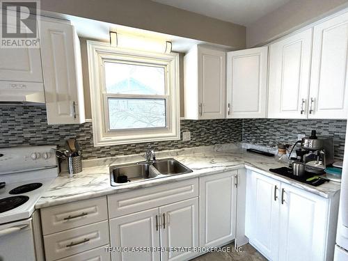 630 Victoria Street, London East (East C), ON - Indoor Photo Showing Kitchen With Double Sink