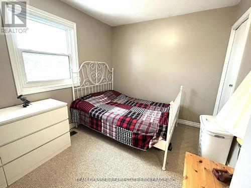 630 Victoria Street, London East (East C), ON - Indoor Photo Showing Bedroom