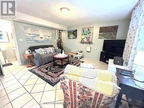 630 Victoria Street, London East (East C), ON - Indoor Photo Showing Living Room
