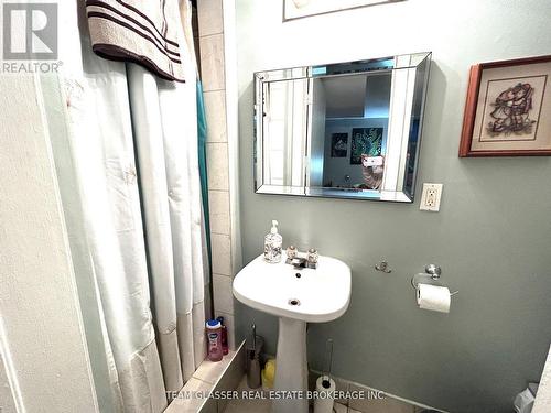 630 Victoria Street, London East (East C), ON - Indoor Photo Showing Bathroom