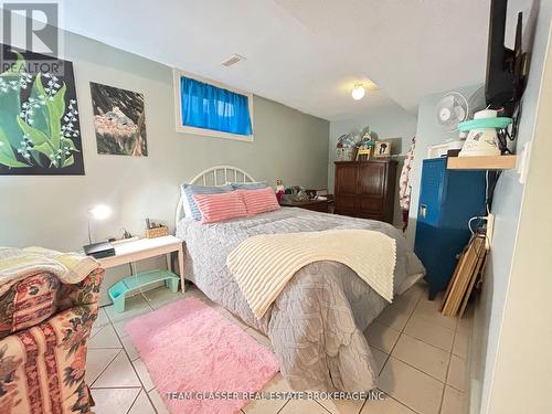 630 Victoria Street, London East (East C), ON - Indoor Photo Showing Bedroom