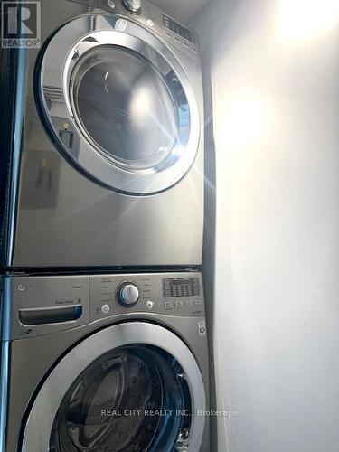 207 - 285 Enfield Place, Mississauga, ON - Indoor Photo Showing Laundry Room