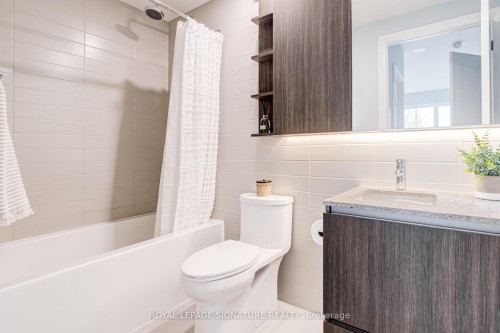 207-21 Park Street E, Mississauga, ON - Indoor Photo Showing Bathroom