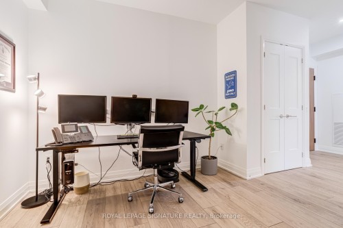 207-21 Park Street E, Mississauga, ON - Indoor Photo Showing Office
