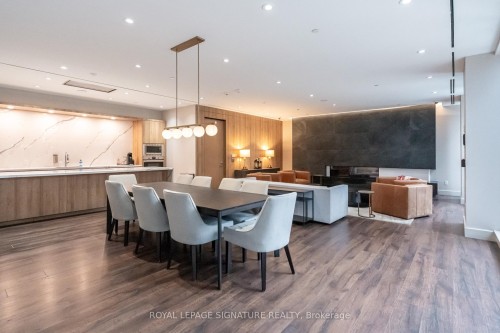 207-21 Park Street E, Mississauga, ON - Indoor Photo Showing Dining Room