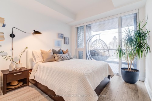 207-21 Park Street E, Mississauga, ON - Indoor Photo Showing Bedroom