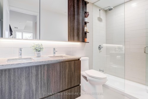 207-21 Park Street E, Mississauga, ON - Indoor Photo Showing Bathroom