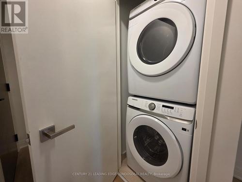 1001 - 4015 The Exchange, Mississauga, ON - Indoor Photo Showing Laundry Room