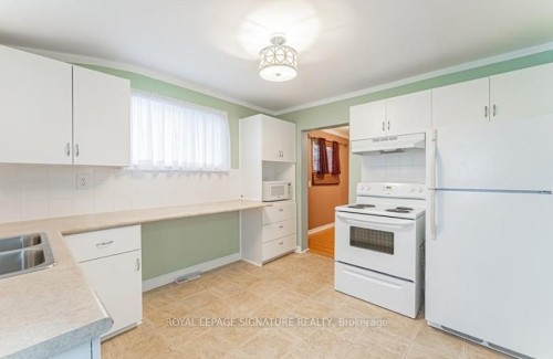 51 Fourth Street, Welland, ON - Indoor Photo Showing Kitchen With Double Sink