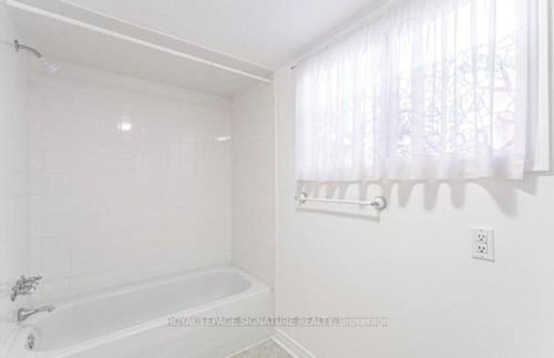 51 Fourth Street, Welland, ON - Indoor Photo Showing Bathroom