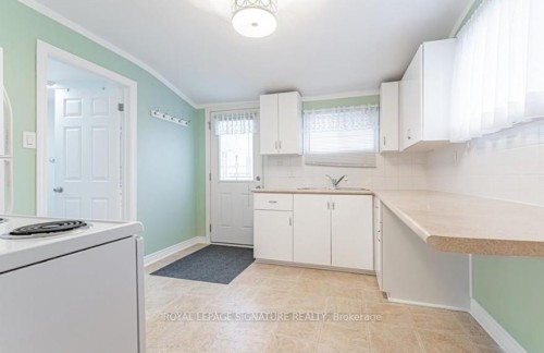 51 Fourth Street, Welland, ON - Indoor Photo Showing Kitchen