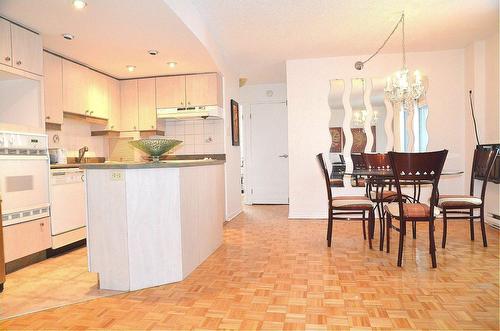 Dining room - 712-3470 Rue Simpson, Montréal (Ville-Marie), QC - Indoor Photo Showing Kitchen