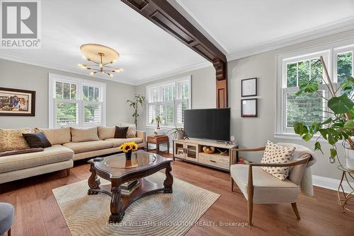 108 Owen Street, Barrie, ON - Indoor Photo Showing Living Room
