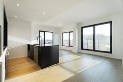 301-585 Av. Glengarry  Mont-Royal, QC H3R 0A5