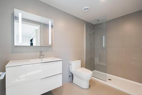Bathroom - 301-585 Av. Glengarry, Mont-Royal, QC - Indoor Photo Showing Bathroom
