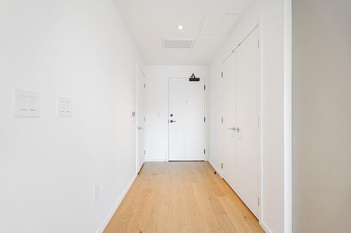 Hall d'entrée/Vestibule - 301-585 Av. Glengarry, Mont-Royal, QC - Indoor Photo Showing Other Room
