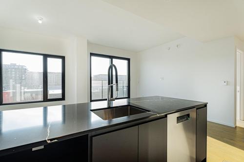 Cuisine - 301-585 Av. Glengarry, Mont-Royal, QC - Indoor