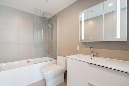 Salle de bains attenante à la CCP - 301-585 Av. Glengarry, Mont-Royal, QC - Indoor Photo Showing Bathroom