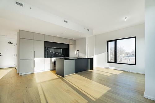 Vue d'ensemble - 301-585 Av. Glengarry, Mont-Royal, QC - Indoor Photo Showing Kitchen