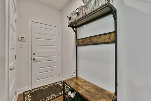Hall d'entrée/Vestibule - 205-191 Av. Brock S., Montréal-Ouest, QC - Indoor Photo Showing Other Room