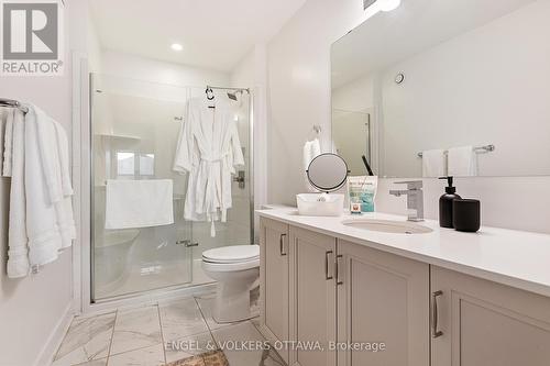430 Markdale Terrace, Ottawa, ON - Indoor Photo Showing Bathroom