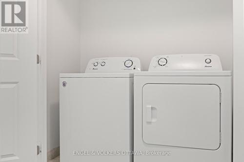 430 Markdale Terrace, Ottawa, ON - Indoor Photo Showing Laundry Room
