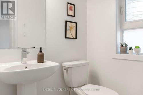 430 Markdale Terrace, Ottawa, ON - Indoor Photo Showing Bathroom