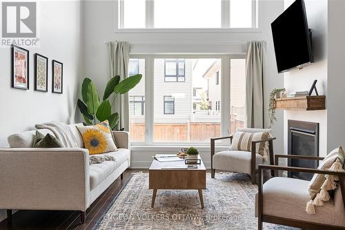 430 Markdale Terrace, Ottawa, ON - Indoor Photo Showing Living Room With Fireplace